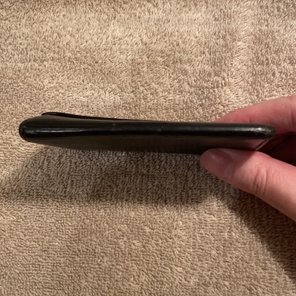 Louis Vuitton Black Epi Leather 6 Key Case - Picture 7 of 16